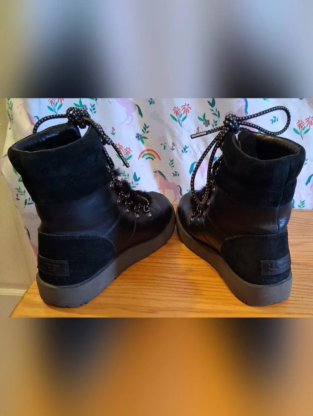 NWOT UGG Vikki Black Leather & Shearling Vibram Arctic Grip Waterproof Boot SZ 6